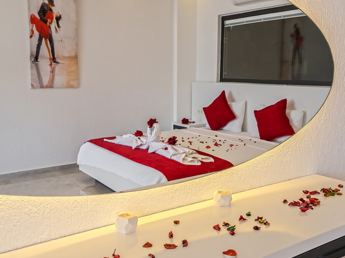  gece  -  Kasım
  | Kalkan Akbel’de Deniz Manzaralı, Jakuzili ve Saunalı Balayı Villası | 4 Kişilik Özel Tatil